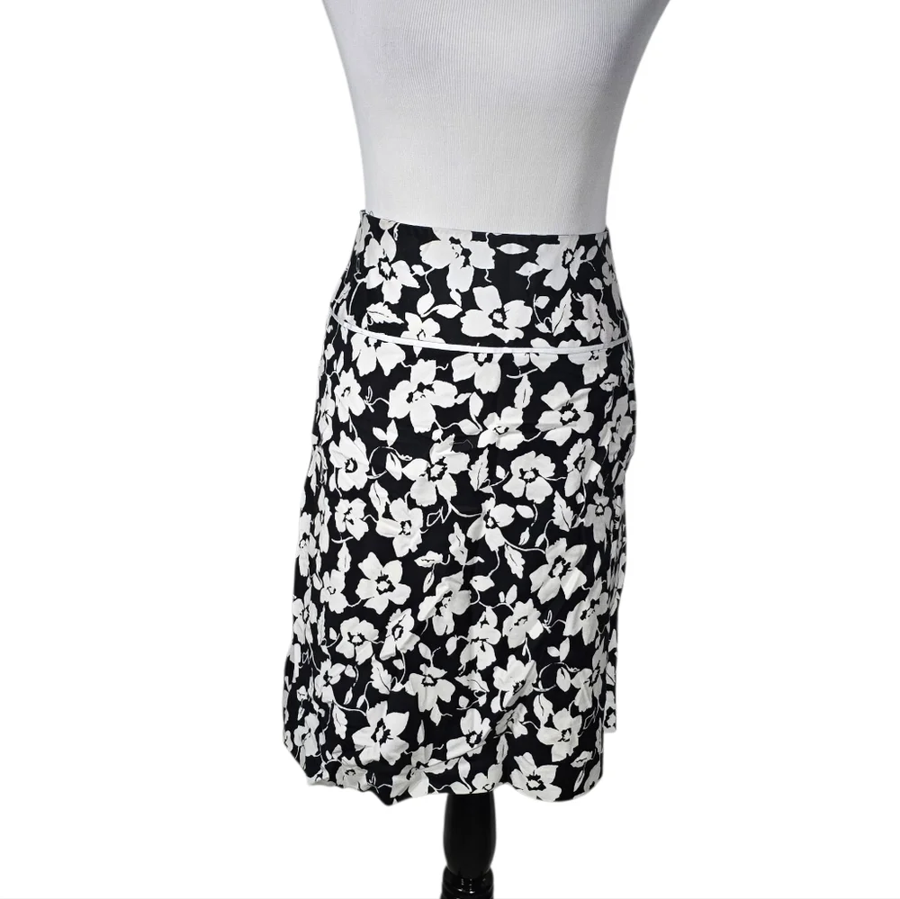 Laura Scott Size 14 Black and White Floral Skirt